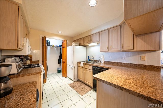 400 West Avenue L3, West Seneca, NY 14224