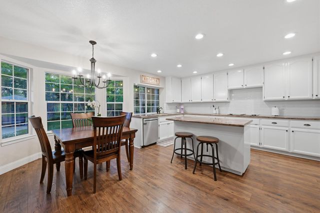 5833 Mareta Ln, Loomis, CA 95650