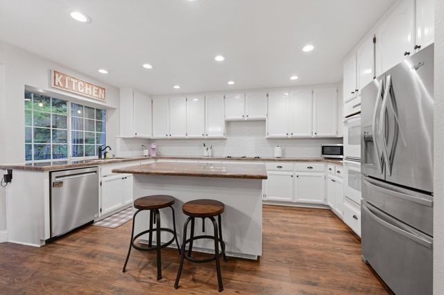 5833 Mareta Ln, Loomis, CA 95650