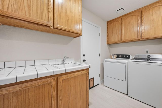 5833 Mareta Ln, Loomis, CA 95650