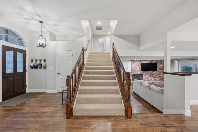 5833 Mareta Ln, Loomis, CA 95650