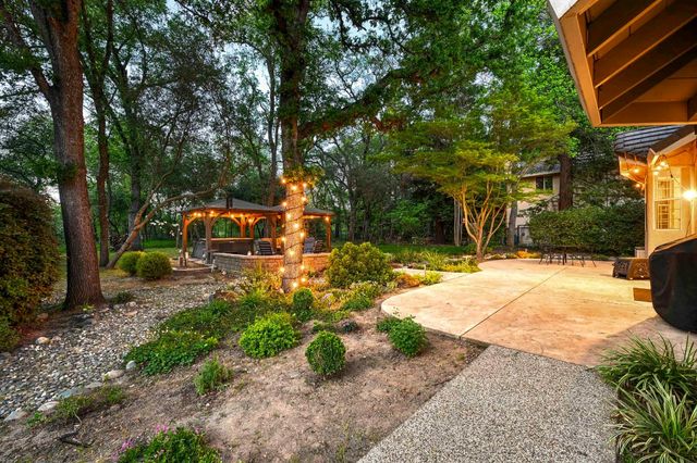 5833 Mareta Ln, Loomis, CA 95650