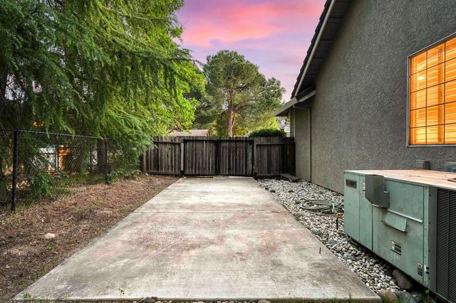 5833 Mareta Ln, Loomis, CA 95650