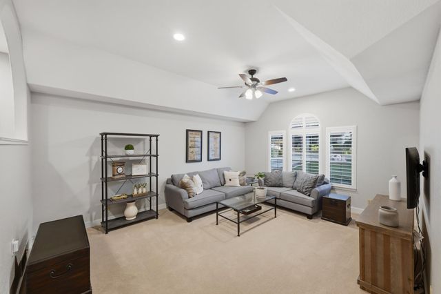 5833 Mareta Ln, Loomis, CA 95650