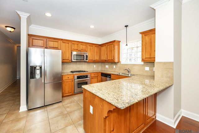 15130 Hidden Villa Dr, Baton Rouge, LA 70810