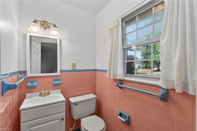 5001 Bliven LN, Virginia Beach, VA 23455