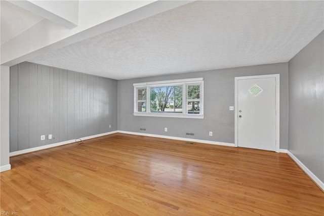 5001 Bliven LN, Virginia Beach, VA 23455