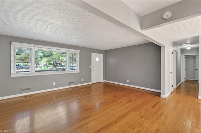 5001 Bliven LN, Virginia Beach, VA 23455