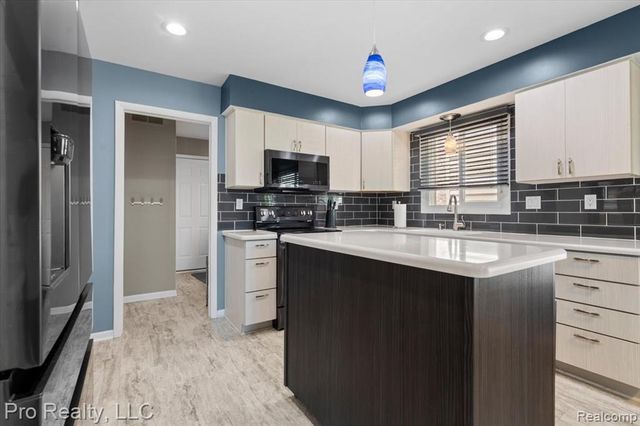 45317 Stonehedge Drive, Plymouth, MI 48170