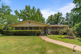10120 Courtwick Drive, St Louis, MO 63128