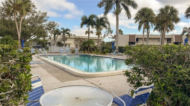7461 W COUNTRY CLUB DRIVE N 306, Sarasota, FL 34243
