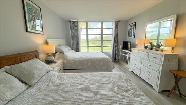 7461 W COUNTRY CLUB DRIVE N 306, Sarasota, FL 34243