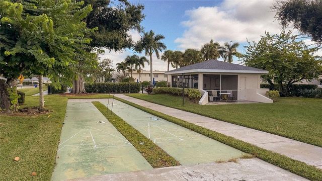 7461 W COUNTRY CLUB DRIVE N 306, Sarasota, FL 34243