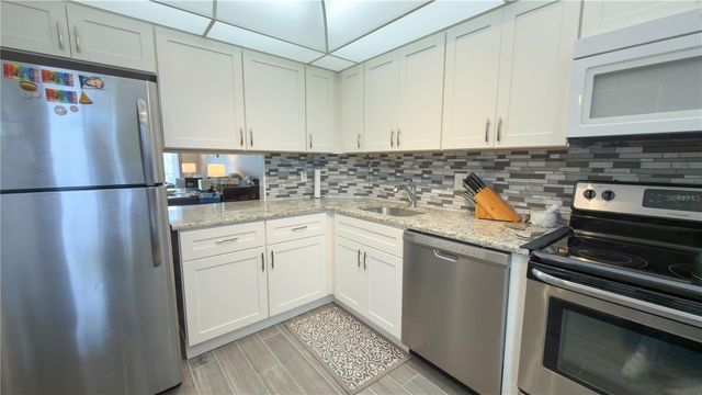 7461 W COUNTRY CLUB DRIVE N 306, Sarasota, FL 34243