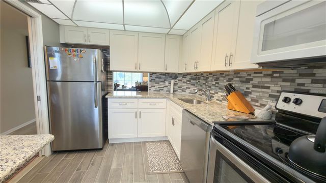 7461 W COUNTRY CLUB DRIVE N 306, Sarasota, FL 34243