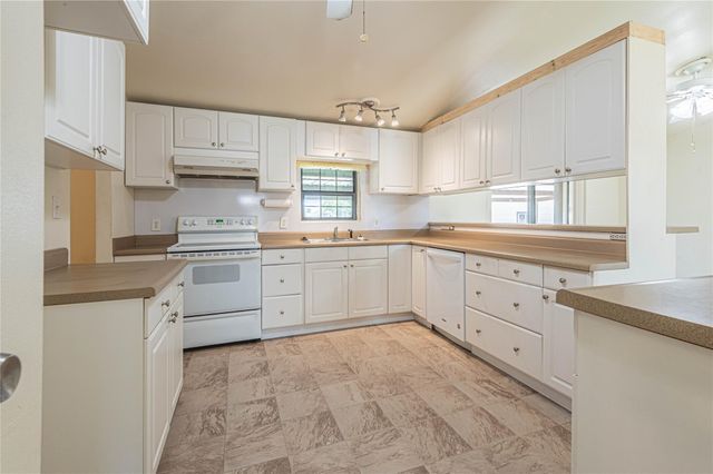 36177 Lomax Road, Brookshire, TX 77423