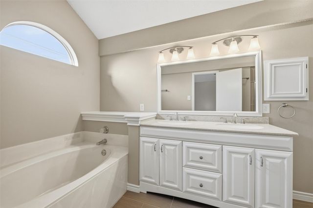 8852 Tyne Trail, Fort Worth, TX 76118