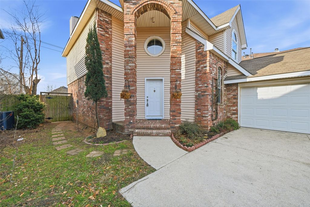 8852 Tyne Trail, Fort Worth, TX 76118