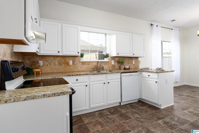 1134 AMBERLEY WOODS DRIVE, Helena, AL 35080