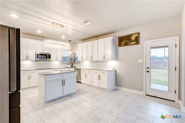 9000 Grand Oaks Lane, Killeen, TX 76542