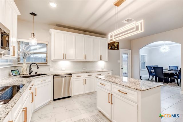 9000 Grand Oaks Lane, Killeen, TX 76542