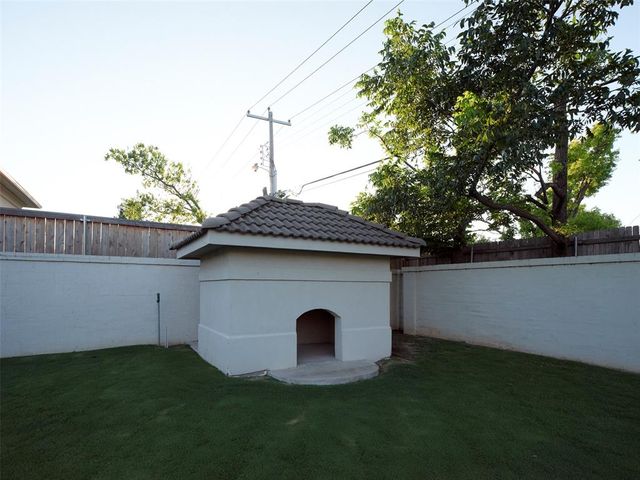 1805 W Wilshire Boulevard, Nichols Hills, OK 73116