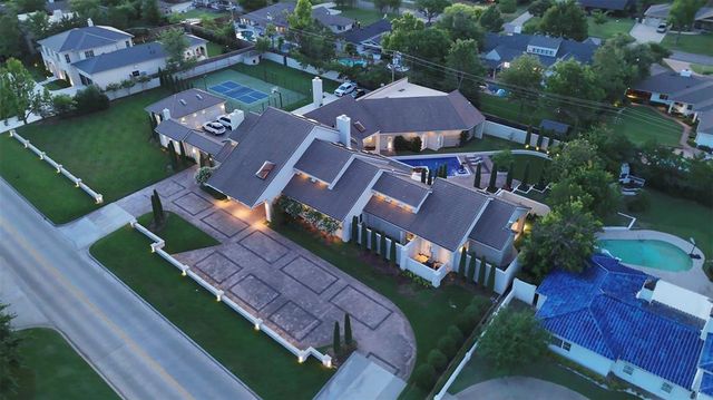 1805 W Wilshire Boulevard, Nichols Hills, OK 73116