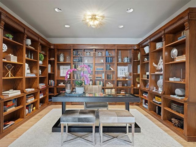 1805 W Wilshire Boulevard, Nichols Hills, OK 73116