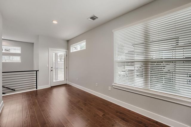 1126 Lott Ave B, Austin, TX 78721