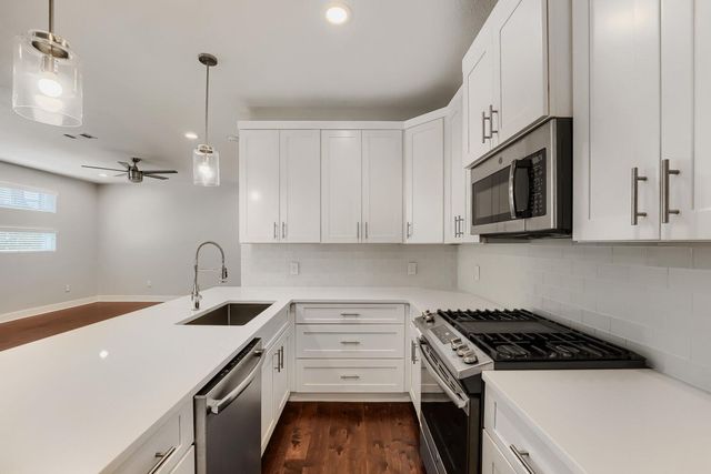 1126 Lott Ave B, Austin, TX 78721