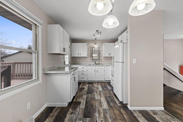 1204 E PARK HILLS DRIVE, Appleton, WI 54915