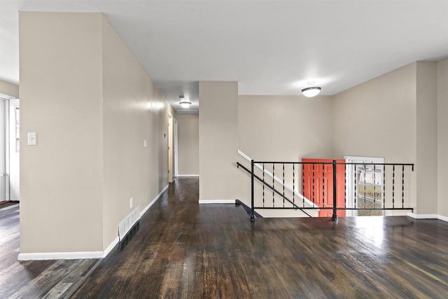 1204 E PARK HILLS DRIVE, Appleton, WI 54915