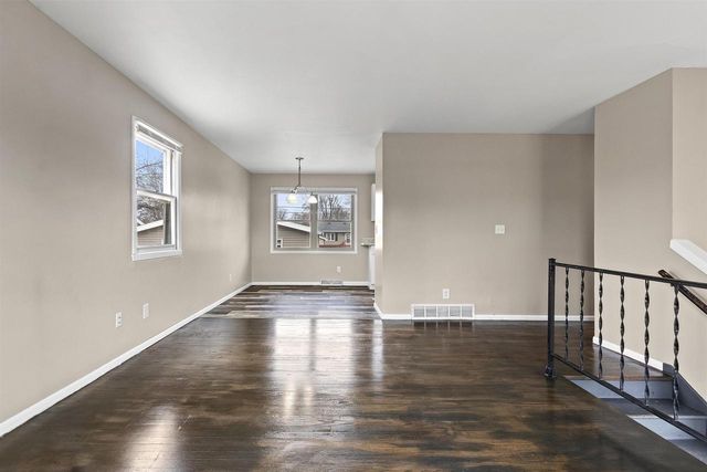 1204 E PARK HILLS DRIVE, Appleton, WI 54915