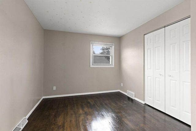 1204 E PARK HILLS DRIVE, Appleton, WI 54915