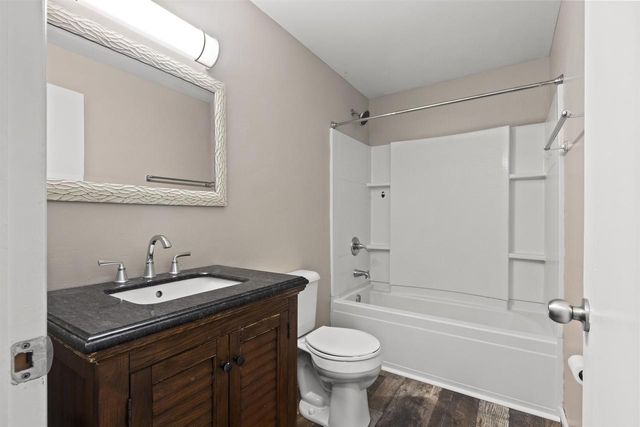 1204 E PARK HILLS DRIVE, Appleton, WI 54915