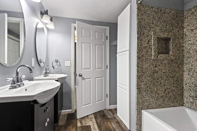 1204 E PARK HILLS DRIVE, Appleton, WI 54915