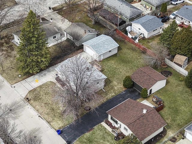 1204 E PARK HILLS DRIVE, Appleton, WI 54915