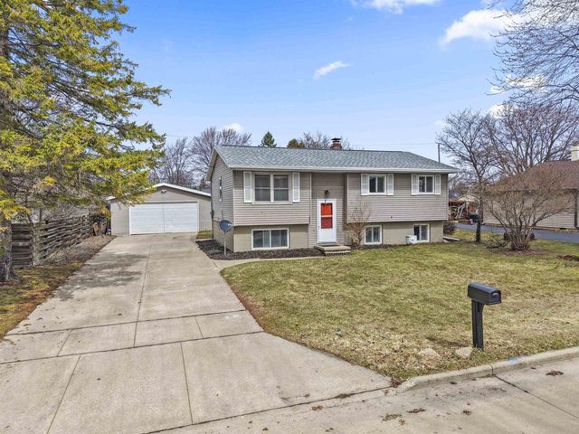 1204 E PARK HILLS DRIVE, Appleton, WI 54915