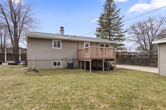1204 E PARK HILLS DRIVE, Appleton, WI 54915