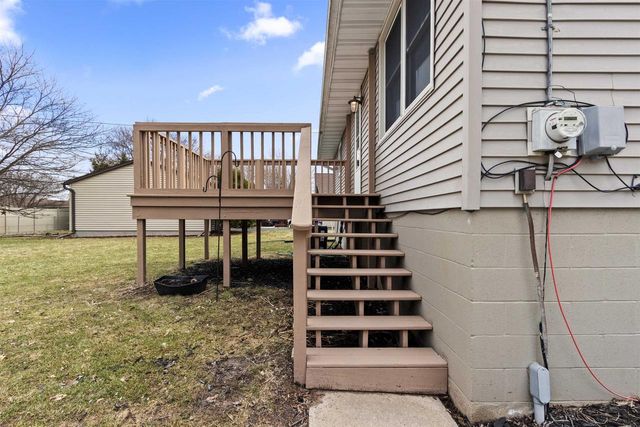 1204 E PARK HILLS DRIVE, Appleton, WI 54915