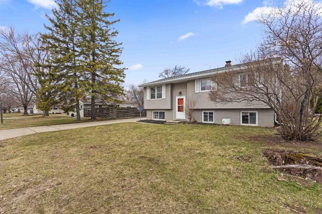 1204 E PARK HILLS DRIVE, Appleton, WI 54915