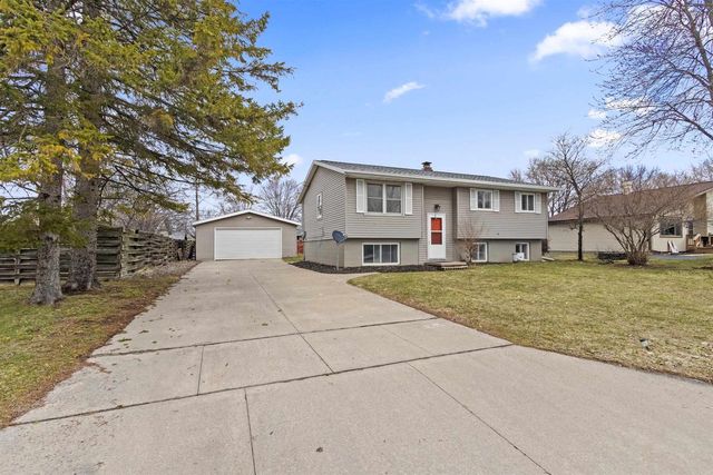 1204 E PARK HILLS DRIVE, Appleton, WI 54915