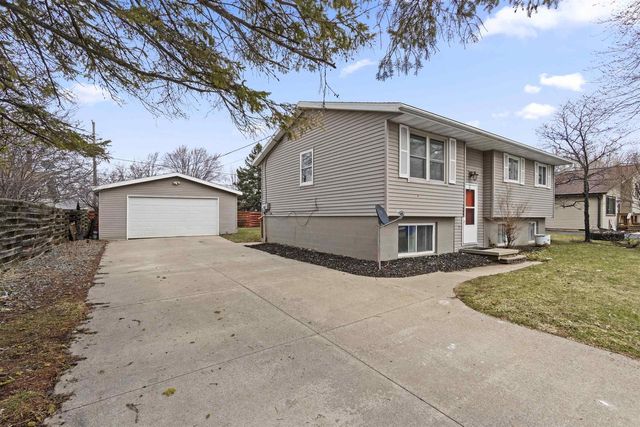 1204 E PARK HILLS DRIVE, Appleton, WI 54915