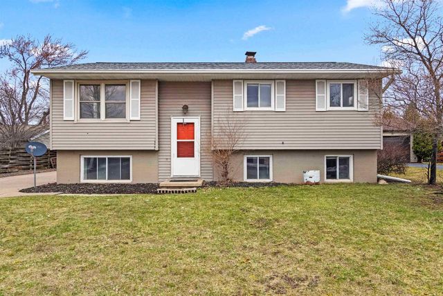 1204 E PARK HILLS DRIVE, Appleton, WI 54915