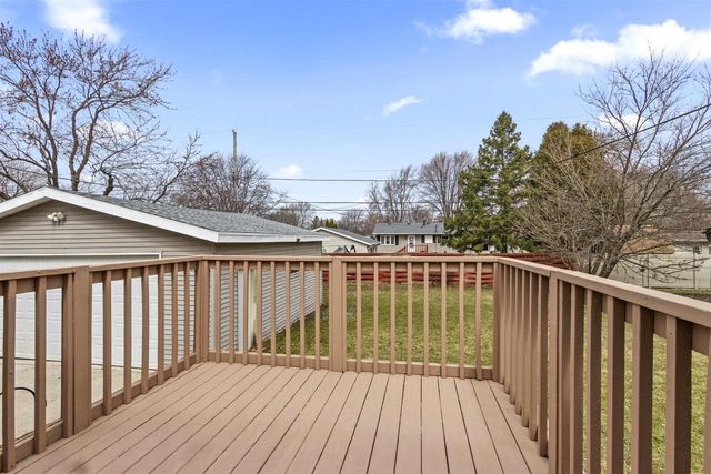 1204 E PARK HILLS DRIVE, Appleton, WI 54915