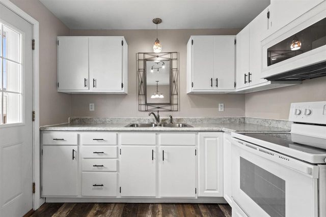 1204 E PARK HILLS DRIVE, Appleton, WI 54915