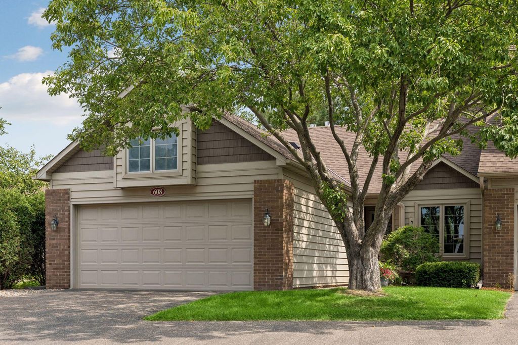 608 Sullivan Drive NE, Columbia Heights, MN 55421 — exterior