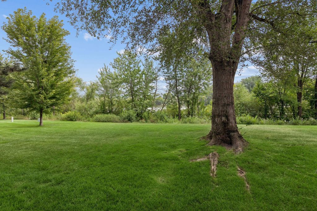 608 Sullivan Drive NE, Columbia Heights, MN 55421 — photo 3