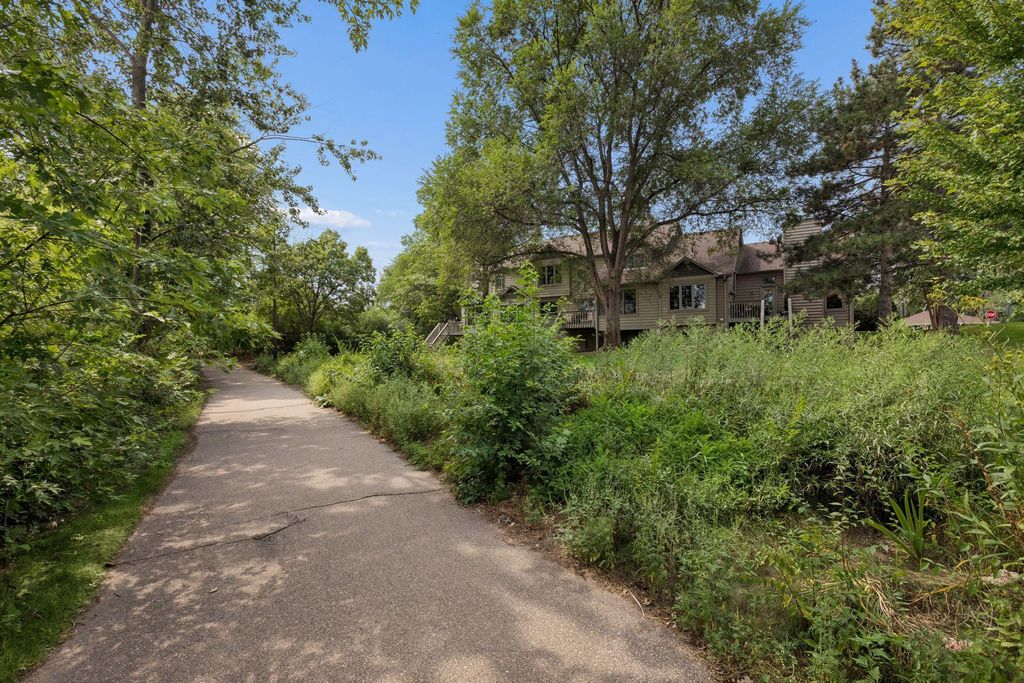 608 Sullivan Drive NE, Columbia Heights, MN 55421 — photo 4