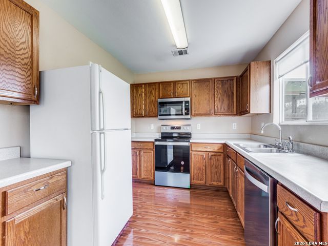 8006 Misty Bluff, San Antonio, TX 78249